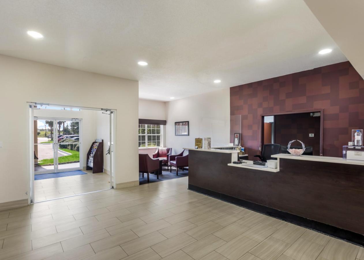 Red Roof Plus+&suites Savannah – I-95 Hotel
