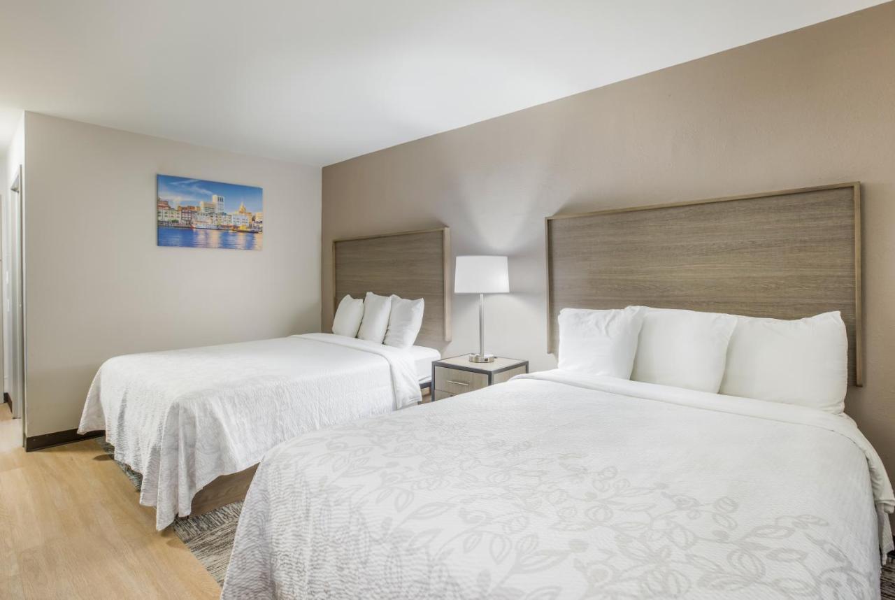 Red Roof Plus+&suites Savannah – I-95 Hotel 3*
