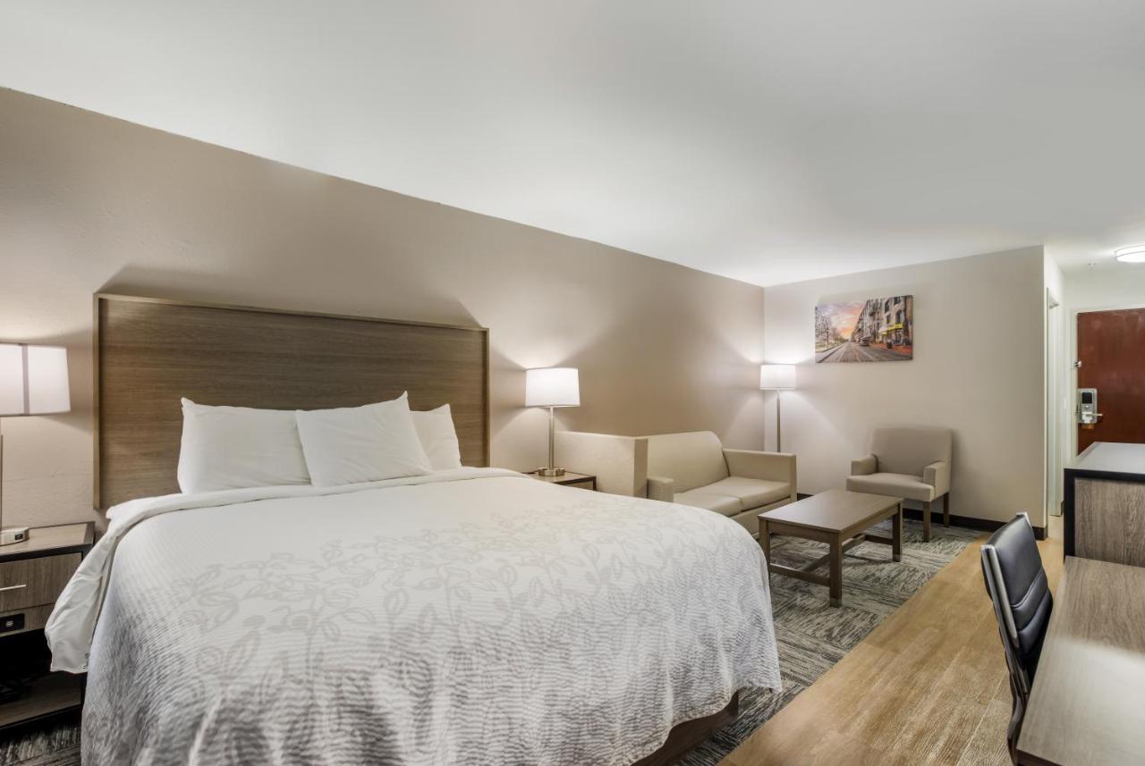 Red Roof Plus+&suites Savannah – I-95 Hotel 3*
