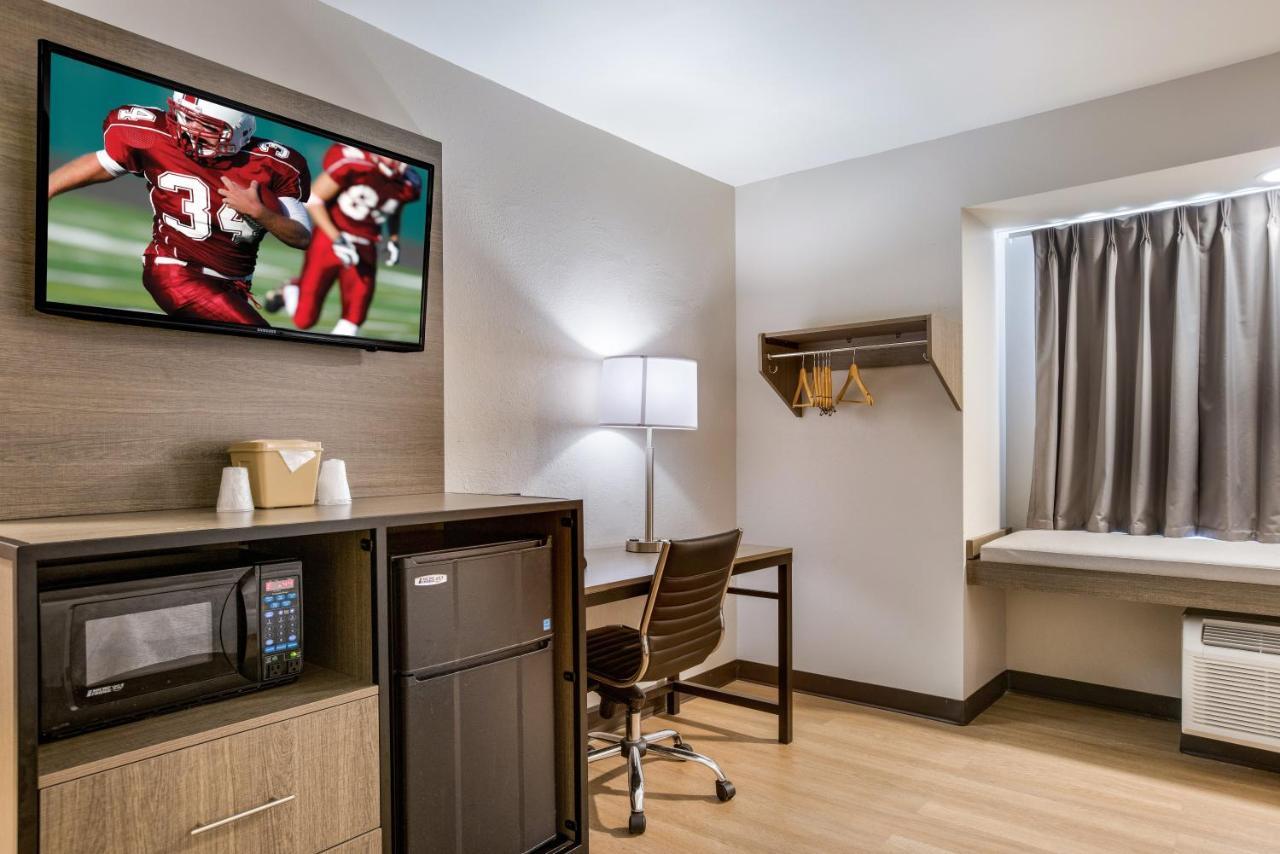 Red Roof Plus+&suites Savannah – I-95