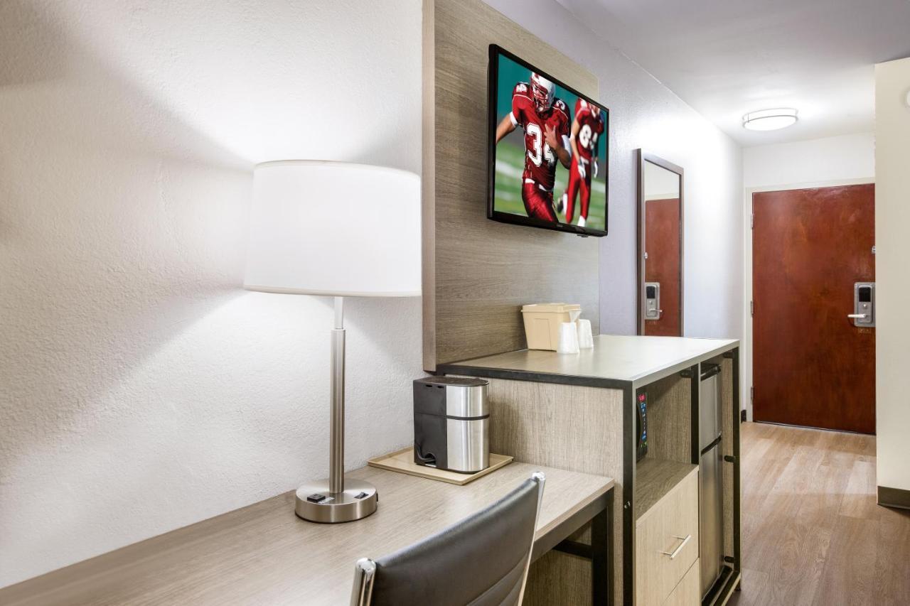 Red Roof Plus+&suites Savannah – I-95