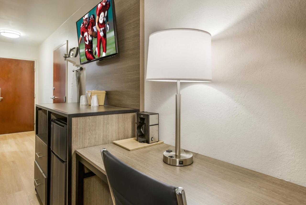 Hotel Red Roof Plus+&suites Savannah – I-95 3*