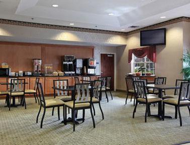 Red Roof Plus+&suites Savannah – I-95 3* Georgetown