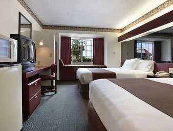 Red Roof Plus+&suites Savannah – I-95 3* Georgetown