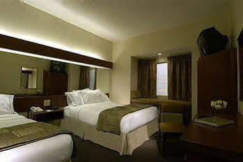 Red Roof Plus+&suites Savannah – I-95 3* Georgetown