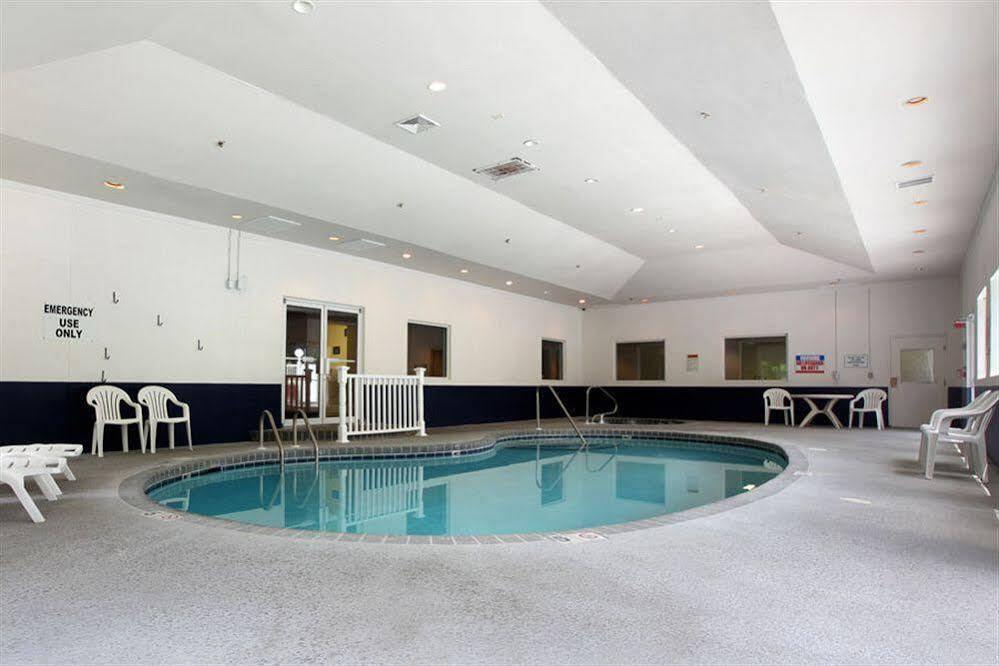 Hotel Red Roof Plus+&suites Savannah – I-95